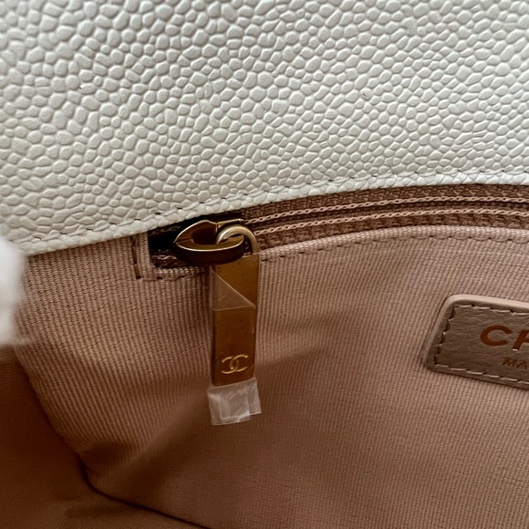 SOLD Chanel 22P Small Melody Flap - Picture 11 of 12